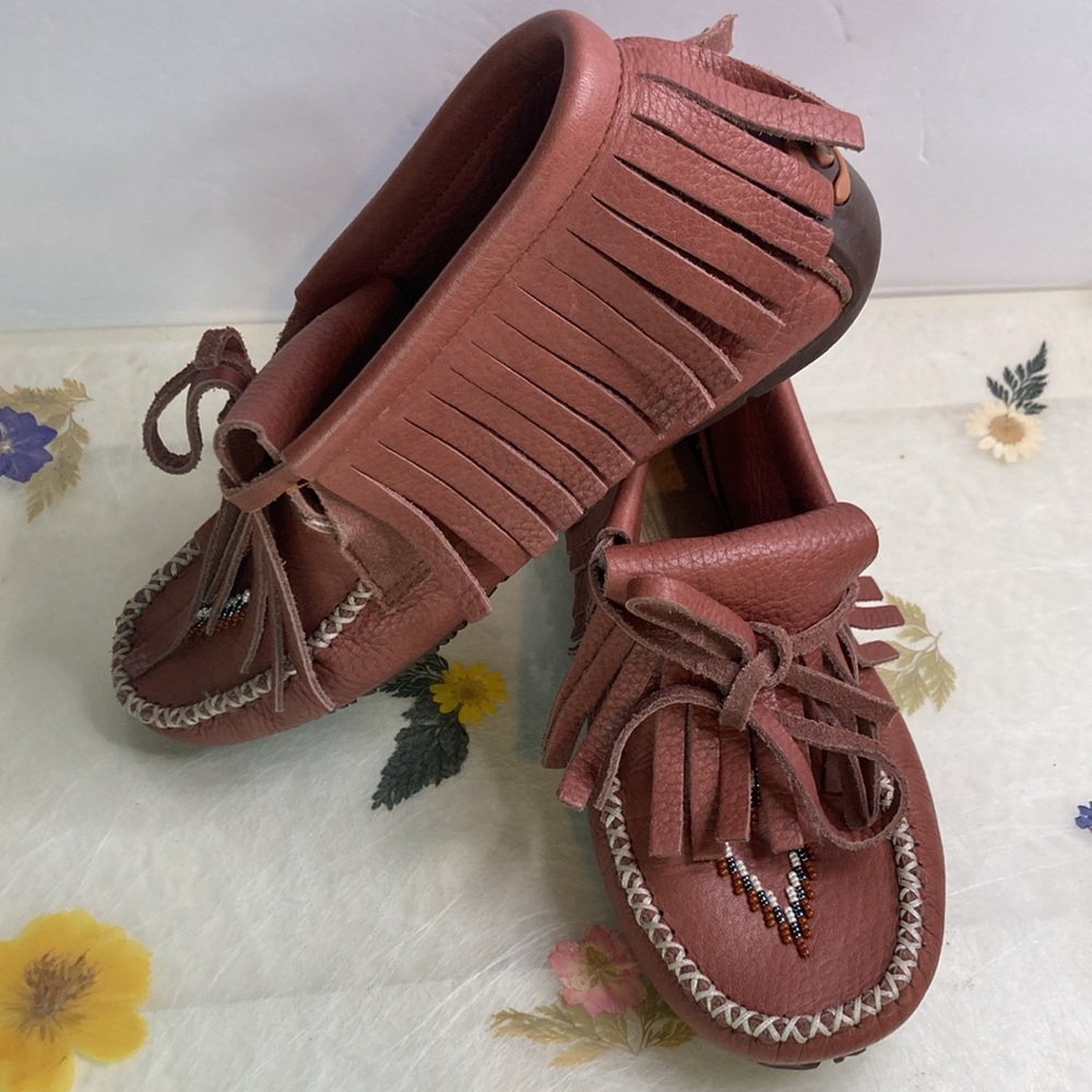 Manitobah paddle moccasin with beads vibram sole size 5 - Picture 3 of 8